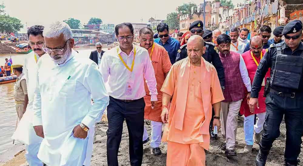 यूपी में बाढ़ से निपटने के लिए योगी सरकार अलर्ट, 21 हजार से ज्यादा लोगों का सुरक्षित रेस्क्यू