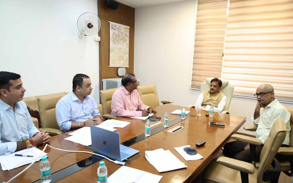 नर्सिंग छात्रों के परीक्षा परिणाम पर डिप्टी CM शुक्ल ने की समीक्षा, हाईकोर्ट के आदेश पर जल्द कार्रवाई के निर्देश नर्सिंग छात्रों के परीक्षा परिणाम पर डिप्टी CM शुक्ल ने की समीक्षा, हाईकोर्ट के आदेश पर जल्द कार्रवाई के निर्देश
