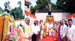 पंडित गोविंद बल्लभ पंत ने स्वतंत्रता संग्राम में बढ़-चढ़कर हिस्सा लिया, काकोरी के क्रांतिकारियों की मजबूती से की थी पैरवी: मुख्यमंत्री पंडित गोविंद बल्लभ पंत ने स्वतंत्रता संग्राम में बढ़-चढ़कर हिस्सा लिया, काकोरी के क्रांतिकारियों की मजबूती से की थी पैरवी: मुख्यमंत्री