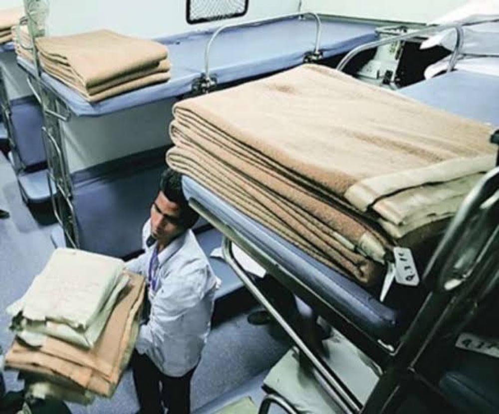 रेलवे की सफाई व्यवस्था पर अब यात्रियों की नजर, ट्रेन में होगी औचक जांच; सीधे लिया जाएगा फीडबैक रेलवे की सफाई व्यवस्था पर अब यात्रियों की नजर, ट्रेन में होगी औचक जांच; सीधे लिया जाएगा फीडबैक