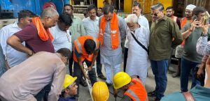मुख्य लाइन जाम कर सहायक गलियों में सीवर ओवरफ्लो कराने की साजिश, नगर निगम ने भेलूपुर थाने में दी तहरीर