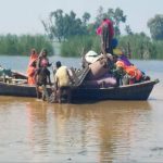 सिवान में बाढ़ से बेहाल दियारा क्षेत्र, स्कूल चारों तरफ से पानी से घिरा