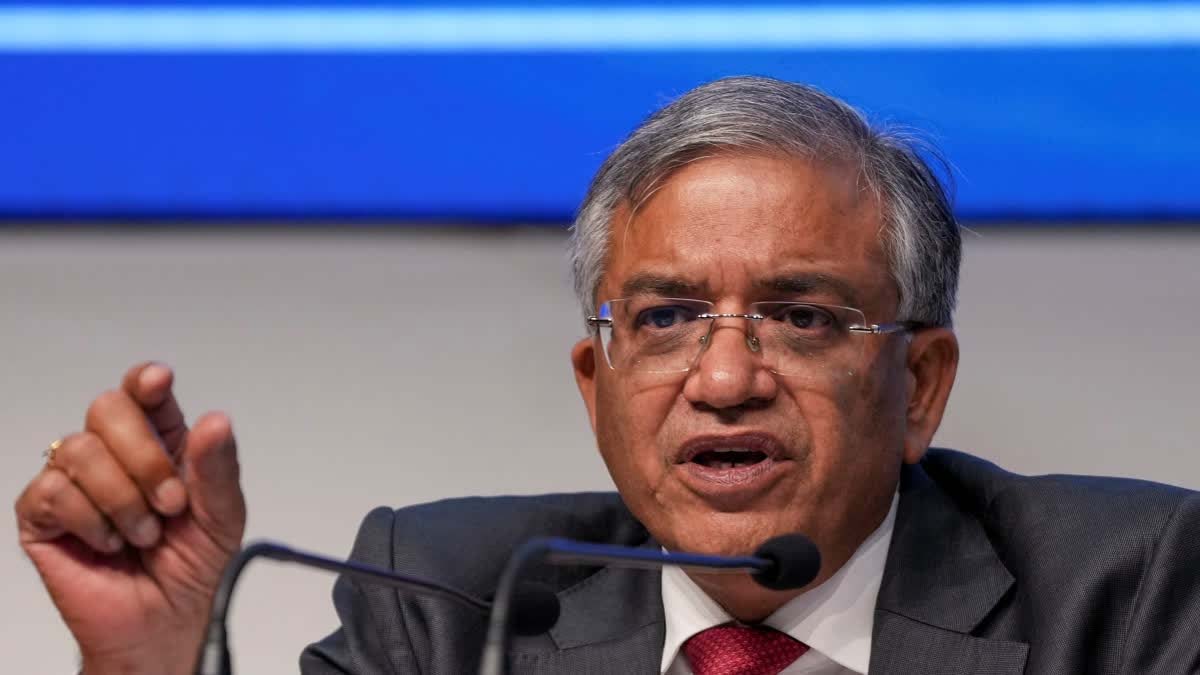 मुख्य चुनाव आयुक्त को हटाने की प्रक्रिया कितनी मुश्किल? 5 चरणों में समझें पूरा नियम मुख्य चुनाव आयुक्त को हटाने की प्रक्रिया कितनी मुश्किल? 5 चरणों में समझें पूरा नियम