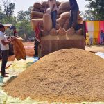 धान खरीद के पहले दिन किसानों की बढ़ी परेशानी, कहीं खरीद धीमी तो कहीं गेट पास अटके