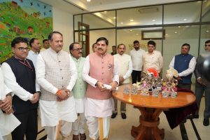 ख्यमंत्री डॉ. मोहन यादव ने “माटी गणेश – सिद्ध गणेश” अभियान का शुभारंभ किया ख्यमंत्री डॉ. मोहन यादव ने “माटी गणेश – सिद्ध गणेश” अभियान का शुभारंभ किया