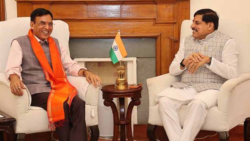 मुख्यमंत्री डॉ. यादव ने केंद्रीय मंत्री मनसुख मांडविया से की सौजन्य भेंट, विभिन्न मुद्दों पर हुई चर्चा