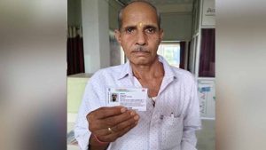 आधार बना जीवन का आधार- कलेक्टर के पहल से वृद्ध कृषक की वर्षों पुरानी समस्या का हुआ निराकरण आधार बना जीवन का आधार- कलेक्टर के पहल से वृद्ध कृषक की वर्षों पुरानी समस्या का हुआ निराकरण