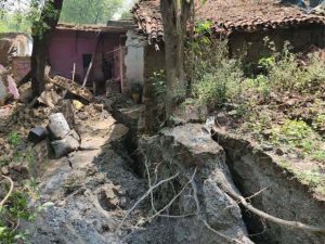झरिया से आगे निकला खतरा: कतरास और निरसा में भी विकराल होती भू-धंसान की समस्या, दशकों पुराने खनन की विरासत ने बढ़ाई धनबाद की मुश्किलें झरिया से आगे निकला खतरा: कतरास और निरसा में भी विकराल होती भू-धंसान की समस्या, दशकों पुराने खनन की विरासत ने बढ़ाई धनबाद की मुश्किलें