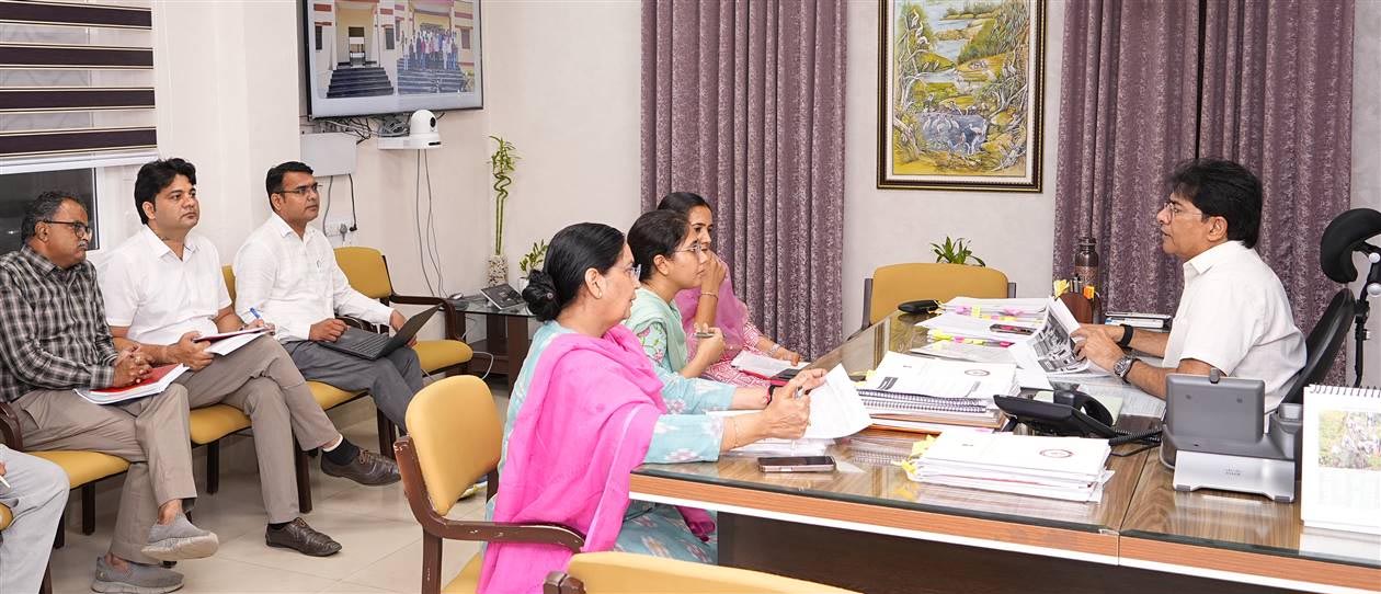 मॉडल स्कूलों में शत-प्रतिशत नामांकन और बेहतर परीक्षा परिणाम पर सरकार का फोकस मॉडल स्कूलों में शत-प्रतिशत नामांकन और बेहतर परीक्षा परिणाम पर सरकार का फोकस