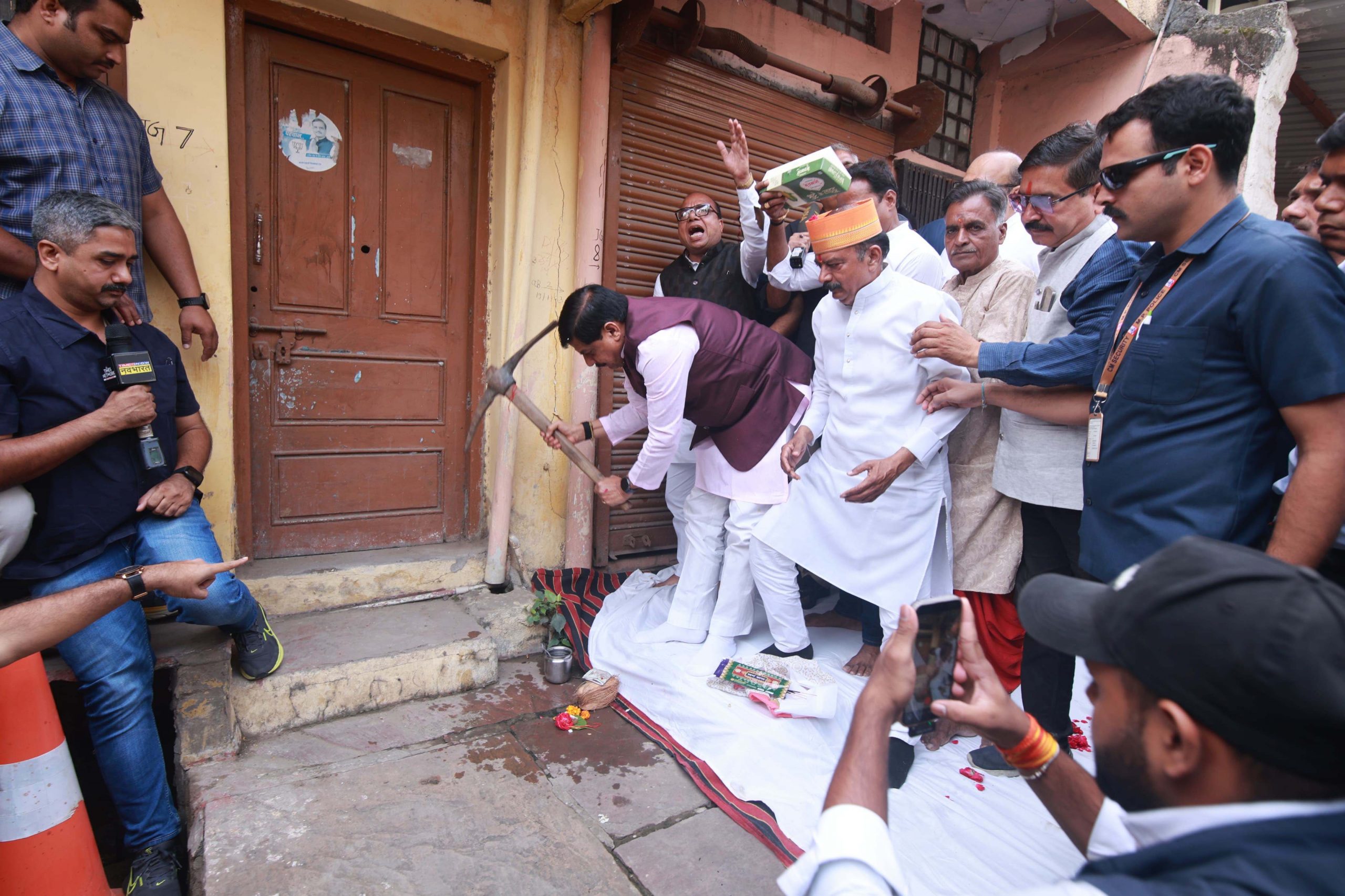जिस घर में जन्मे, छोटे से बड़े हुए, खेले-कूदे…,’ कहते-कहते भावुक हुए सीएम डॉ. यादव, अपने ही घर पर आखिर क्यों चलाई गैंती?