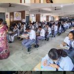 बिहार के स्कूलों में बदला परीक्षा पैटर्न, दो घंटे में पेपर पूरा करना बच्चों के लिए चुनौती बिहार के स्कूलों में बदला परीक्षा पैटर्न, दो घंटे में पेपर पूरा करना बच्चों के लिए चुनौती