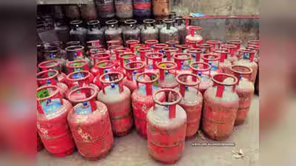 1 अक्टूबर से बिना Biometric e-KYC नहीं मिलेगा Subsidised LPG Refill, सरकार ने जारी किया नया नियम