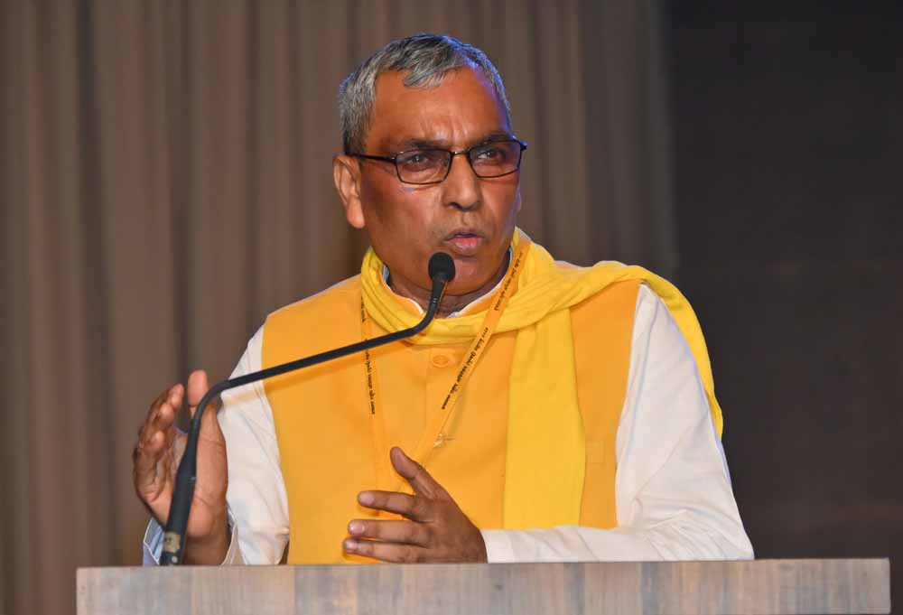 पार्टी के बाद शिवपाल से छिना लोहिया ट्रस्ट, अखिलेश यादव पर राजभर-कश्यप ने साधा निशाना