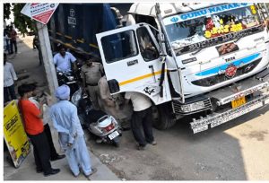 विधायक की गाड़ी को साइड न मिलने पर ट्रक ड्राइवर की पिटाई, AAP MLA पर थप्पड़ मारने का आरोप