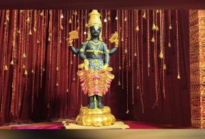 कचहरी चौक में सजा भव्य गणेश दरबार, 100 फीट के पंडाल में गणेश संग बालाजी और जगन्नाथ के दर्शन कचहरी चौक में सजा भव्य गणेश दरबार, 100 फीट के पंडाल में गणेश संग बालाजी और जगन्नाथ के दर्शन