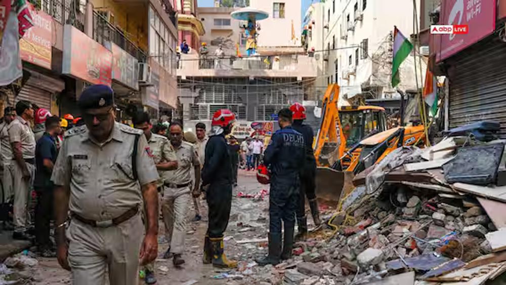 सत्य निकेतन हादसे के बाद MCD की बड़ी कार्रवाई, 11 प्रॉपर्टी पर बुलडोजर और 4 सील