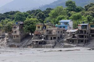 जलवायु परिवर्तन से बढ़ेगा आपदाओं का खतरा? वैज्ञानिक टापियो श्नाइडर ने दी नई चेतावनी