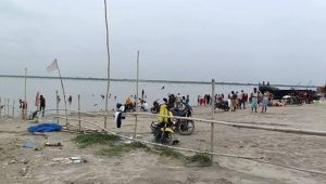 500 मीटर तटबंध ध्वस्त, रेलवे लाइन पर मंडराया खतरा; राघोपुर में स्थायी समाधान की मांग
