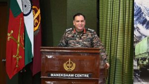 ‘रुक-रुक कर होंगे भविष्य के युद्ध’, आर्मी चीफ ने कहा- सैनिकों के हिसाब से बने सैन्य तकनीक ‘रुक-रुक कर होंगे भविष्य के युद्ध’, आर्मी चीफ ने कहा- सैनिकों के हिसाब से बने सैन्य तकनीक
