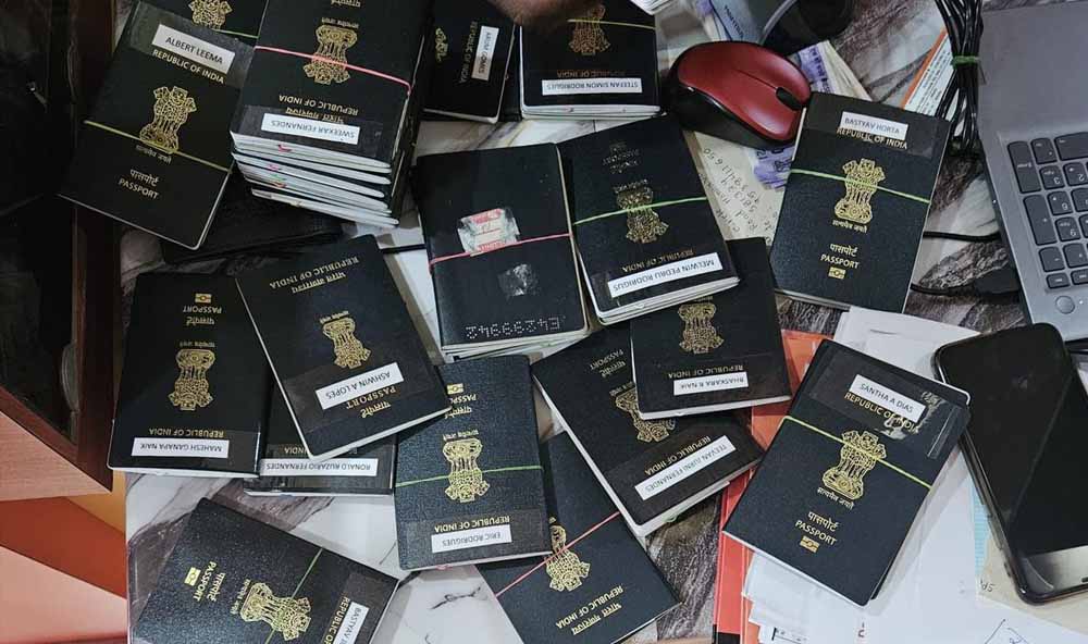 मध्यप्रदेश के 5 जिलों में फर्जी पासपोर्ट का खेल, 70 बांग्लादेशी नागरिकों के दस्तावेज जांच के घेरे में मध्यप्रदेश के 5 जिलों में फर्जी पासपोर्ट का खेल, 70 बांग्लादेशी नागरिकों के दस्तावेज जांच के घेरे में
