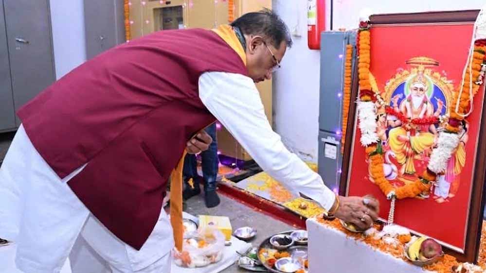 मुख्यमंत्री निवास में भगवान विश्वकर्मा की विधि-विधान से पूजा-अर्चना, प्रदेश की सुख-समृद्धि और खुशहाली की कामना की