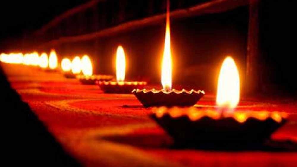 उज्जैन में 35 लाख दीपों से जगमगाएंगे शिप्रा घाट, सुरक्षा में तैनात होंगे 3 हजार पुलिसकर्मी उज्जैन में 35 लाख दीपों से जगमगाएंगे शिप्रा घाट, सुरक्षा में तैनात होंगे 3 हजार पुलिसकर्मी
