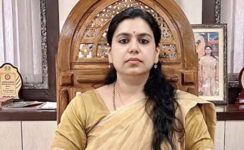 IAS छोड़ने के बाद क्या करेंगी दिव्या मित्तल? 29 सितंबर सुबह 8:30 बजे करेंगी बड़ा खुलासा