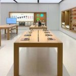 iPhone 18 का क्रेज या फीका रिस्पॉन्स? गाजियाबाद Apple Store में सुबह से खाली रहा स्टोर
