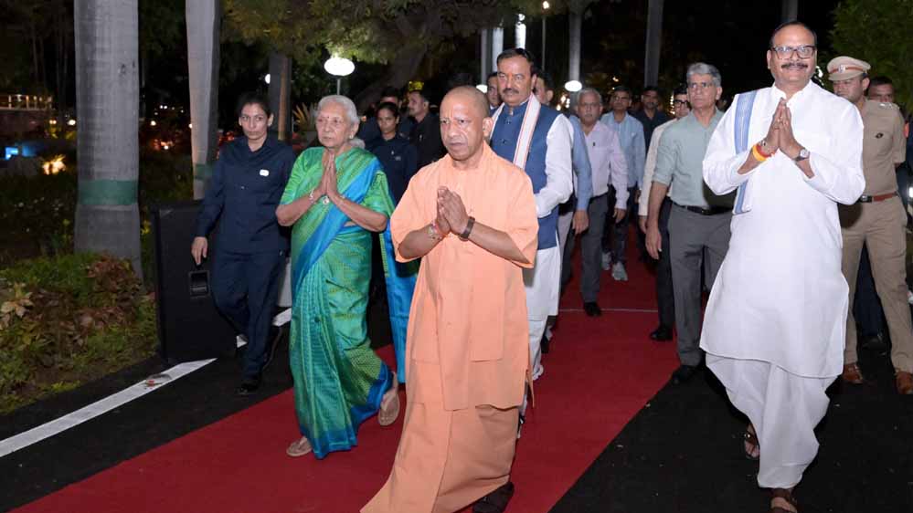 प्रेरणा स्थल पर जले ‘आशीर्वाद के दीये’, CM योगी ने शुरू किया सेवा संकल्प अभियान