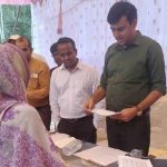 कलेक्टर ने रोजगार सहायक के विरुद्ध कार्यवाही करने के दिए निर्देश
