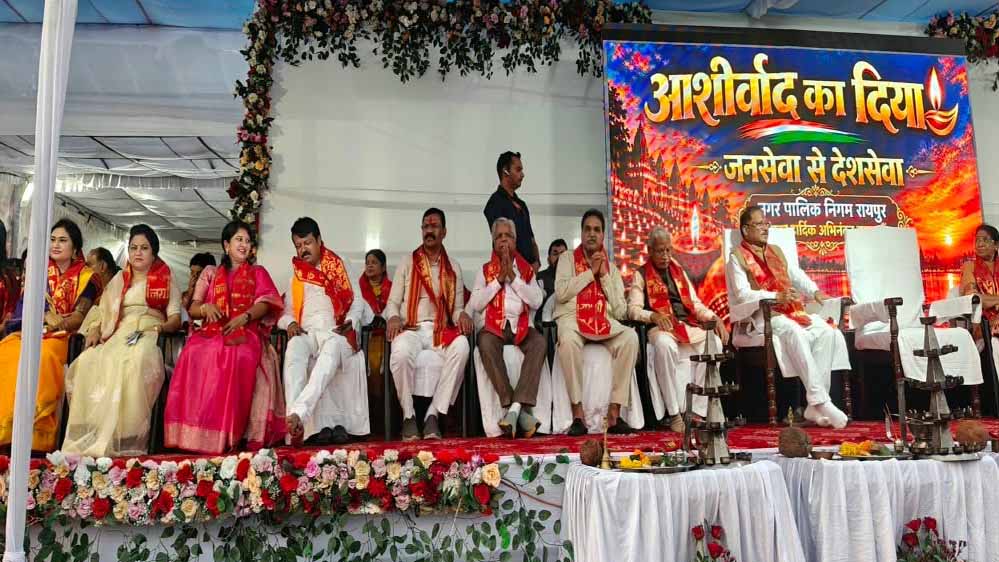 खारुन नदी के तट पर गूंजे हर-हर महादेव, ‘आशीर्वाद का दिया’ कार्यक्रम में शामिल हुए CM साय