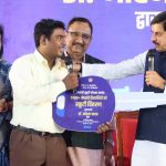 7,400+ मेधावी छात्रों को मिली ई-स्कूटी, छात्रा के साथ स्कूटी पर सवार हुए CM मोहन यादव