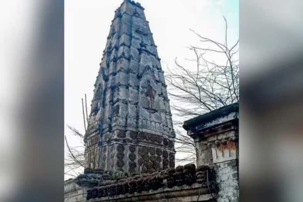 पाकिस्तान में सदियों पुरानी आस्था पर संकट! 125 साल पुराना हिंदू मंदिर ध्वस्त, मदरसे के लिए जमीन हड़पने का आरोप
