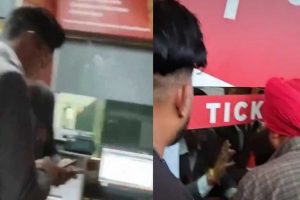 फ्लाइट में देरी पर भड़के यात्री, अमृतसर एयरपोर्ट पर बोले- मैनेजर को बुलाओ