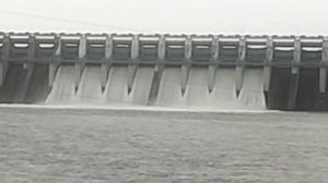 बाणसागर बांध से भारी मात्रा में पानी छोड़ा गया, सोन नदी किनारे बसे गांवों पर बढ़ा खतरा बाणसागर बांध से भारी मात्रा में पानी छोड़ा गया, सोन नदी किनारे बसे गांवों पर बढ़ा खतरा