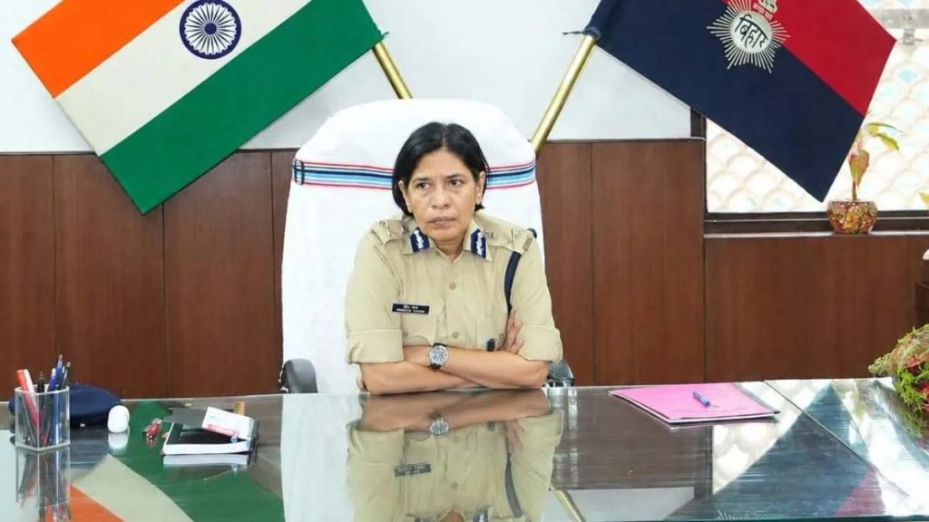 विनय कुमार के VRS के बाद बिहार में नए DGP की कवायद तेज, वरिष्ठ IPS के नामों पर मंथन विनय कुमार के VRS के बाद बिहार में नए DGP की कवायद तेज, वरिष्ठ IPS के नामों पर मंथन