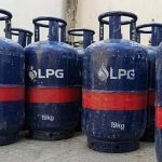 सितंबर के पहले दिन LPG को झटका, कमर्शियल सिलिंडर की कीमत 9.50 रुपये बढ़ी सितंबर के पहले दिन LPG को झटका, कमर्शियल सिलिंडर की कीमत 9.50 रुपये बढ़ी