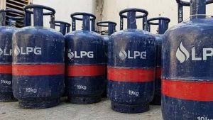 सितंबर के पहले दिन LPG को झटका, कमर्शियल सिलिंडर की कीमत 9.50 रुपये बढ़ी सितंबर के पहले दिन LPG को झटका, कमर्शियल सिलिंडर की कीमत 9.50 रुपये बढ़ी