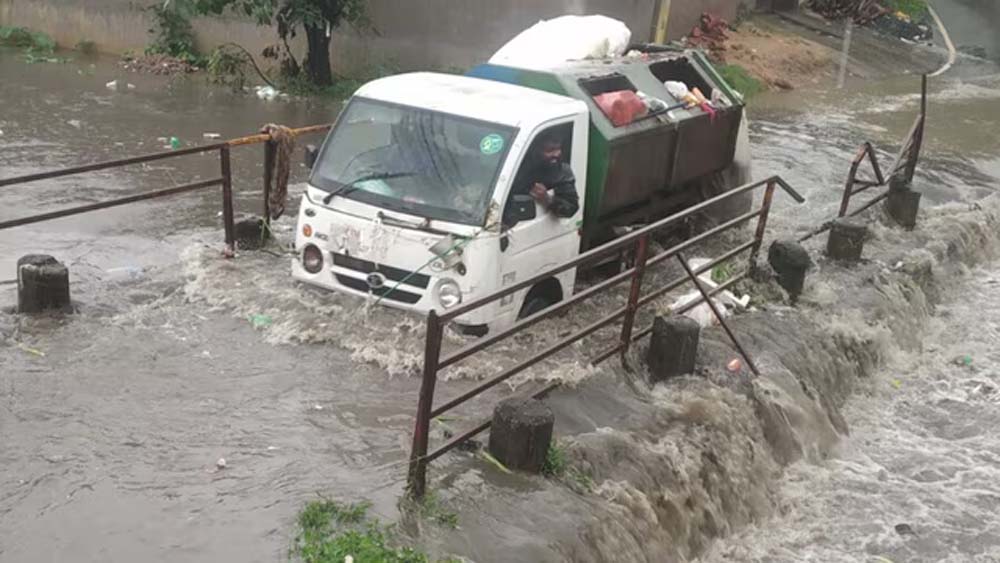 झारखंड में बारिश का कहर, सोन और कोयल नदी उफान पर, गांवों में बढ़ा खतरा