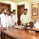 नवा रायपुर में मंत्री राजेश अग्रवाल का जनदर्शन, दूर-दराज से पहुंचे नागरिकों से किया संवाद नवा रायपुर में मंत्री राजेश अग्रवाल का जनदर्शन, दूर-दराज से पहुंचे नागरिकों से किया संवाद