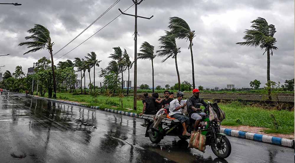 डीप डिप्रेशन तट के करीब, विशाखापट्टनम-गोपालपुर के बीच लैंडफॉल के आसार
