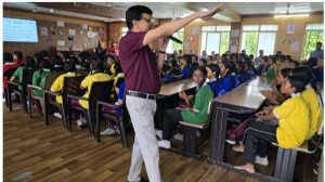 विद्यार्थियों से प्रेरणा संवाद, संभागीय उपायुक्त जेपी यादव ने बताए सफलता के मंत्र