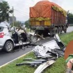 ट्रक से भिड़ी कार, उड़े परखच्चे; मंत्री की बेटी समेत 4 ने गंवाई जान,CM ने जताया शोक