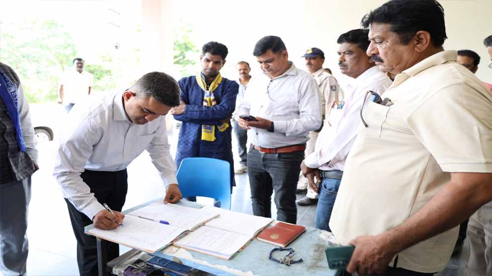 कलेक्टर मिश्रा ने किया EVM गोदाम का निरीक्षण, सुरक्षा व्यवस्था का लिया जायजा