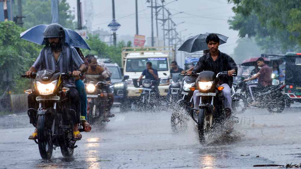 MP में भारी बारिश का अलर्ट, सतना में स्कूलों की छुट्टी बढ़ी