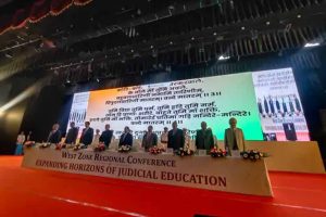 AI और नए कानूनों पर मंथन: ग्वालियर पहुंचे चार राज्यों के न्यायिक अधिकारी, जस्टिस मिश्रा ने जताई चिंता AI और नए कानूनों पर मंथन: ग्वालियर पहुंचे चार राज्यों के न्यायिक अधिकारी, जस्टिस मिश्रा ने जताई चिंता