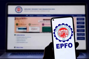 पुराना PF नए अकाउंट में कैसे ट्रांसफर करें? जानें आसान तरीका पुराना PF नए अकाउंट में कैसे ट्रांसफर करें? जानें आसान तरीका