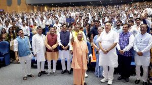 मुख्यमंत्री योगी आदित्यनाथ ने इंदिरा गांधी प्रतिष्ठान में चयनित अभ्यर्थियों को सौंपे नियुक्ति पत्र