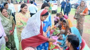 अभनपुर के निमोरा और धुसेरा में ‘आंगन मिलन सेवा’ कार्यक्रम में मंत्री लक्ष्मी राजवाड़े  हुईं शामिल, गोद भराई और अन्नप्राशन संस्कार में लिया भाग