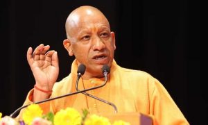 सीएम ने आउटसोर्स कर्मियों को वितरित किए बढ़ाए गए पारिश्रमिक के चेक, पांच तारीख तक सीधे अकाउंट में जाएगा पारिश्रमिक